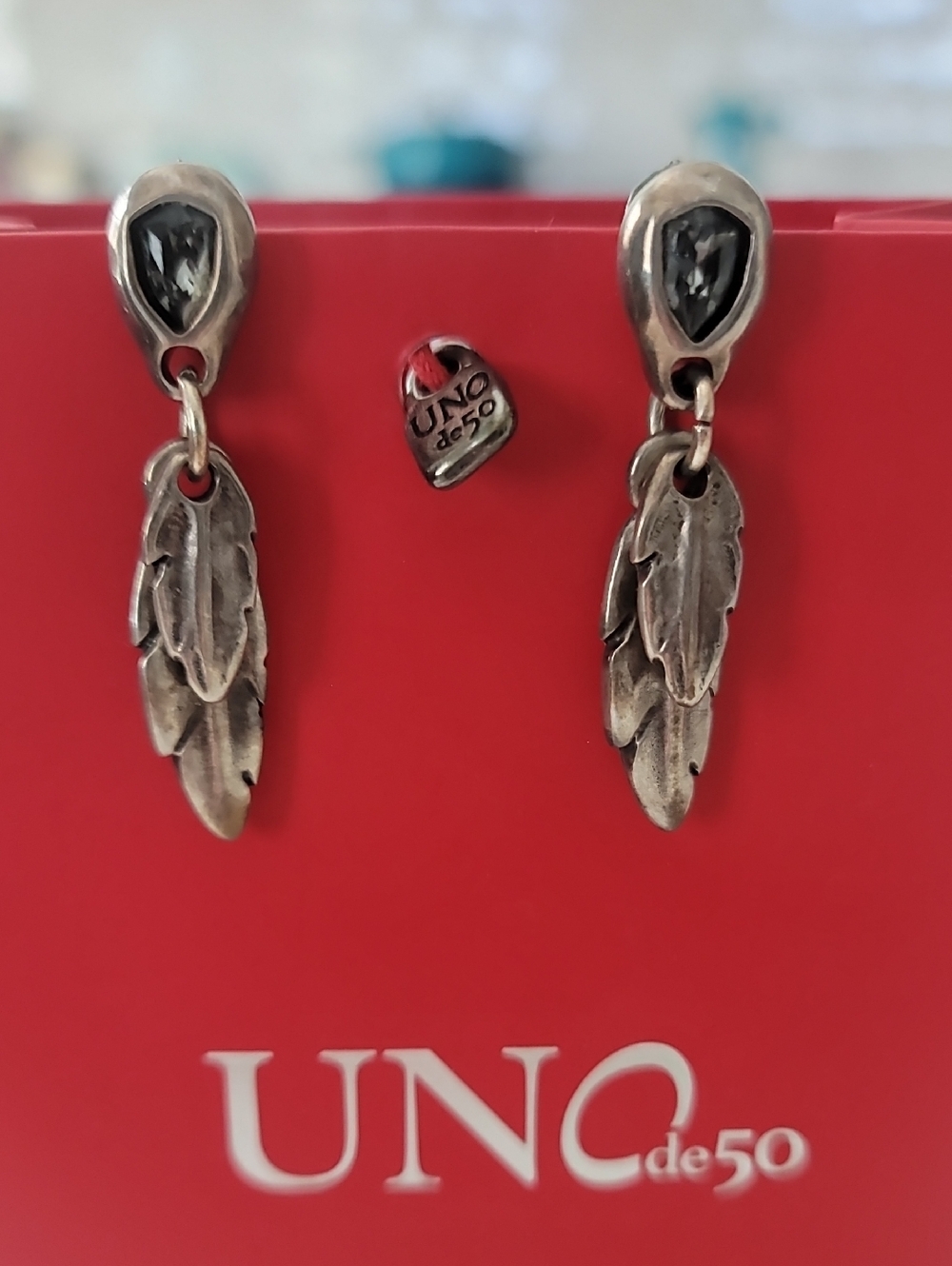 Uno de 50 Earrings - Picture 2 of 11
